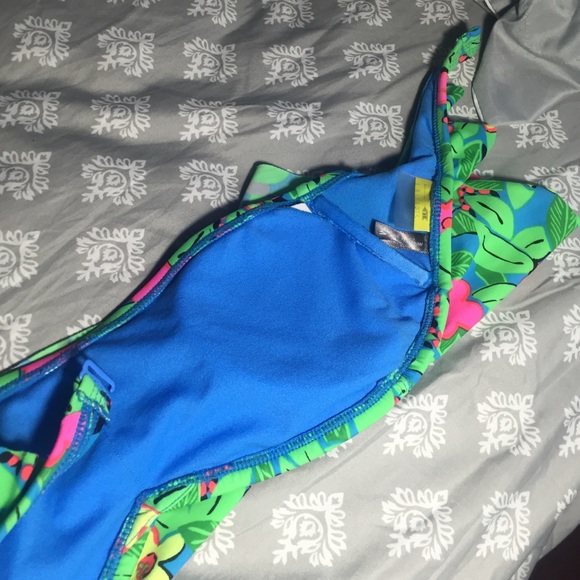 SWIMSUIT ✨✨ - Picture 2 of 3