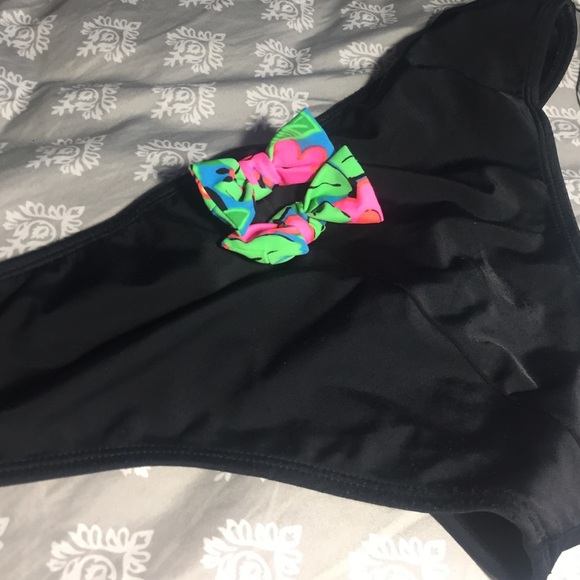 SWIMSUIT ✨✨ - Picture 3 of 3