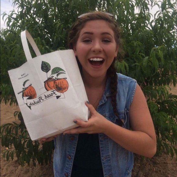 Meet your Posher, Shay - Picture 5 of 8