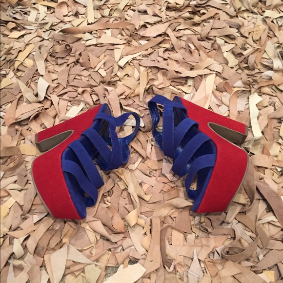 Platform sandal - Picture 2 of 3