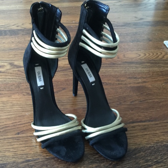 Gorgeous Guess Sandals NWOT black n gold size 6.5