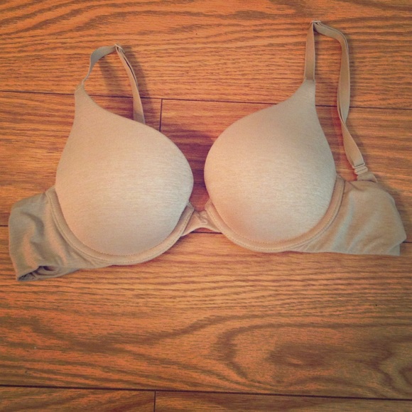 Padded perfect coverage Victoria's Secret bra - Picture 1 of 3