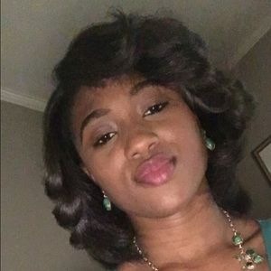 Meet your Posher, Elisa