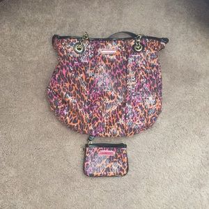 👛Betsey Johnson hand bag 👛and 🎀change purse🎀