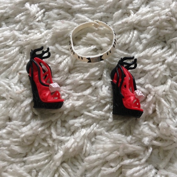 Monster High outfit and accessories - Picture 4 of 4