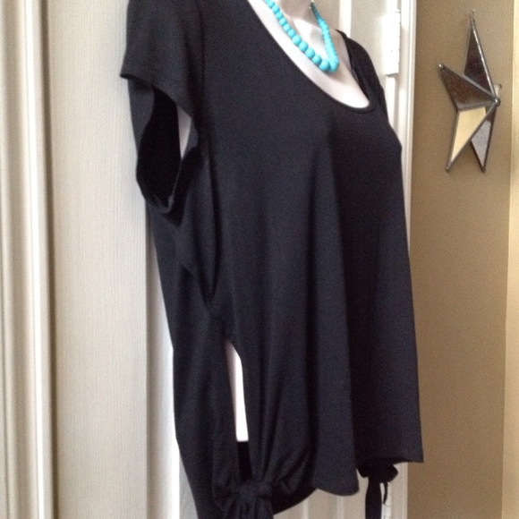 2b Bebe pretty little black TOP w/ties💠NWNT💠 - Picture 2 of 4