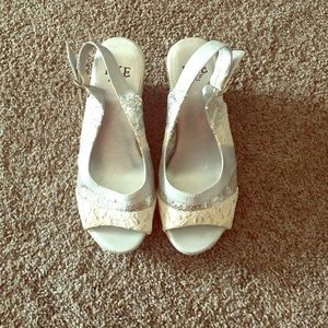 BKE sole silver and white wedge