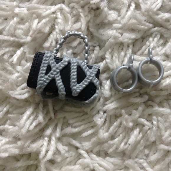 Random doll accessories - Picture 3 of 4