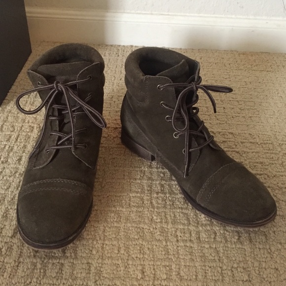 Steve Madden "Maecie" suede lace up boots