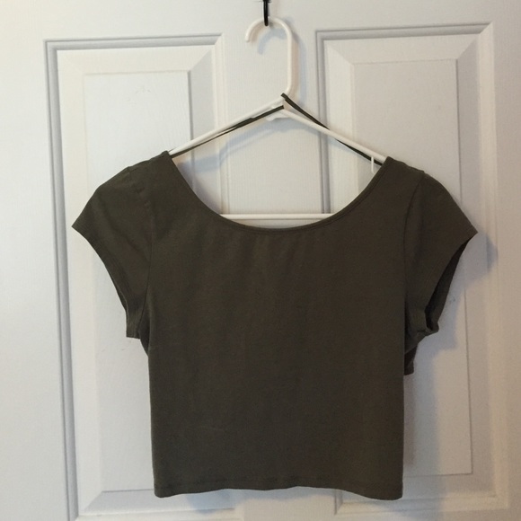 T-shirt crop top