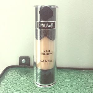 Kat Von D Lock it foundation in Light 46