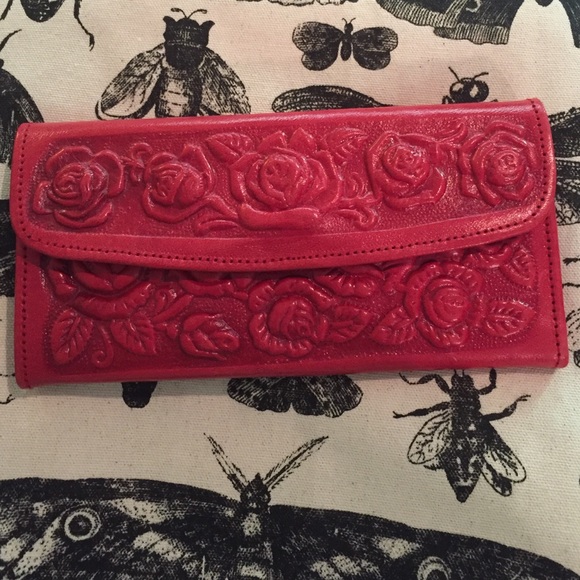 Genuine leather rose tooled wallet 🌹