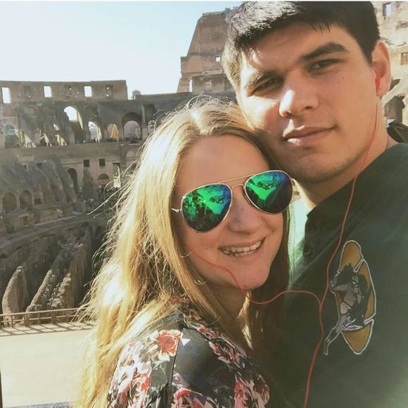 Meet your Posher, Nicole - Picture 1 of 1