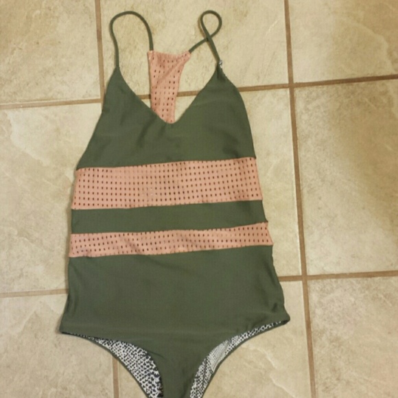 Acacia one piece