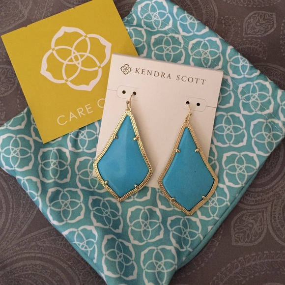 Sale! Brand new Kendra Scott earrings. OFFERS ok!