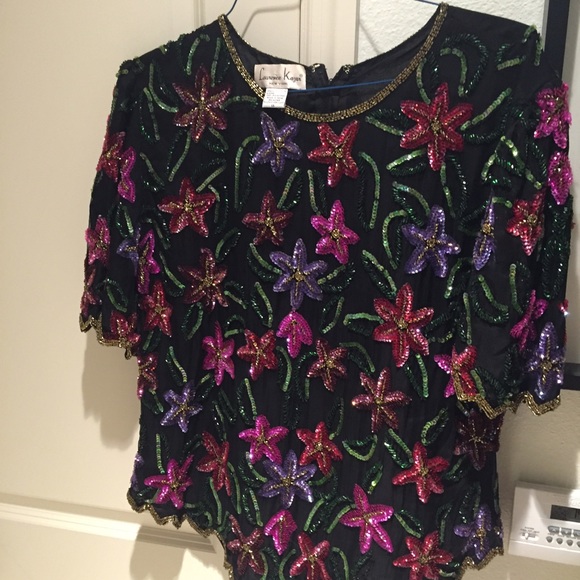 Beautiful sequenced top - Picture 1 of 2