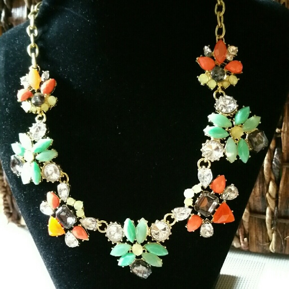 RESIN COLORFUL STONE NECKLACE