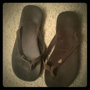 Brown suede Roxy flip flops