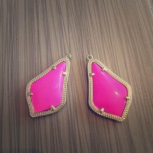 Hot pink Kendra Scott earrings!!