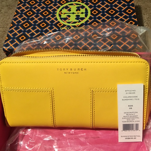 Tory Burch Block-T Zip Continental Wallet - Picture 4 of 4