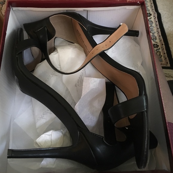 Size 11 heels from Traffic Shoes