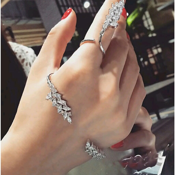 ☮🌷just in!!!!!!🌷☮Fashion Palm bracelet with ring - Picture 2 of 4