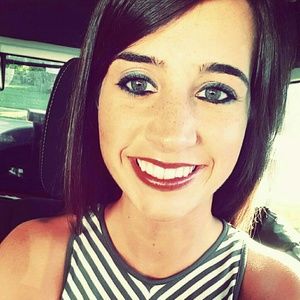 Meet your Posher, Alexis