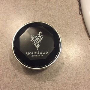 Younique Mineral Concealer