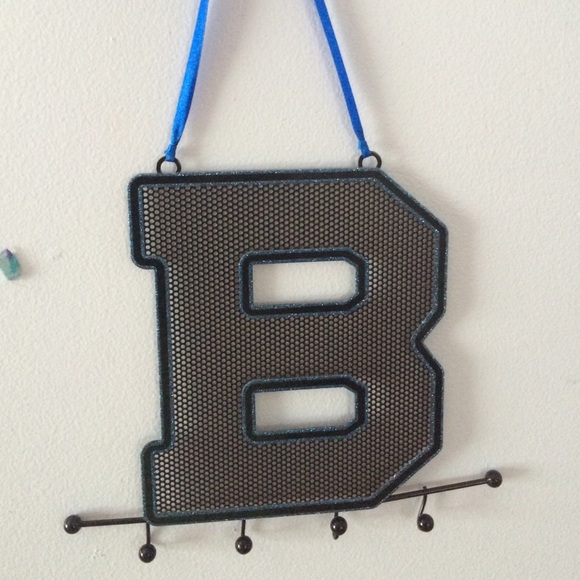 Earring holder for wall