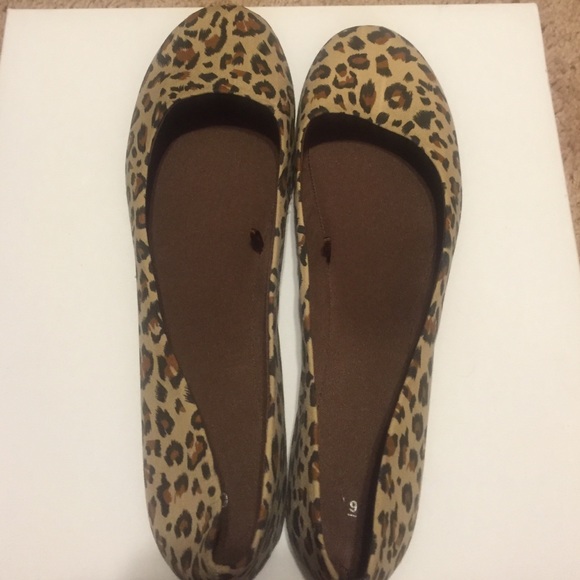 🎉Back in Stock! Leopard flats! Size 9, 10, ❤️ - Picture 2 of 4