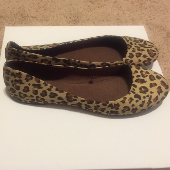 🎉Back in Stock! Leopard flats! Size 9, 10, ❤️ - Picture 4 of 4