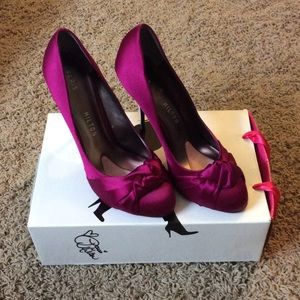 Paris Hilton size 8 pumps!