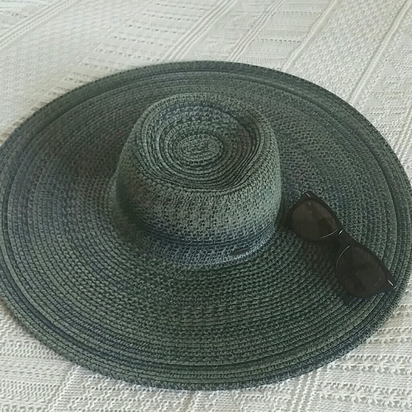 Beautiful sun hat. NWT - Picture 1 of 4