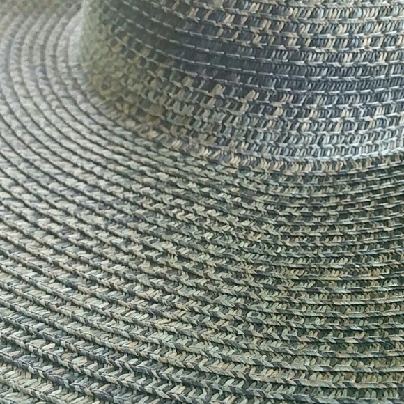 Beautiful sun hat. NWT - Picture 4 of 4