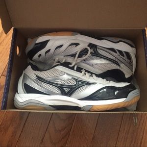 Mizuno Wave Rally 5 women's volleyball shoes
