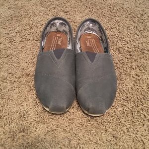 Gray Toms