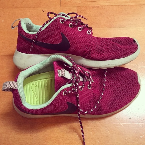 Nike Roshe Women's