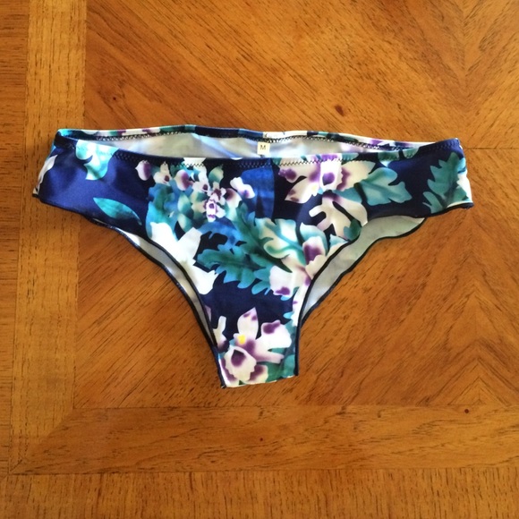 Floral cheeky bikini bottoms!