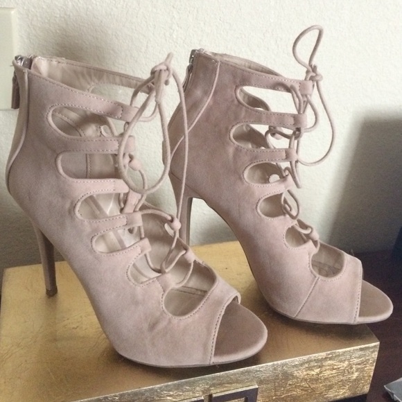 Lace up heels - Picture 2 of 4
