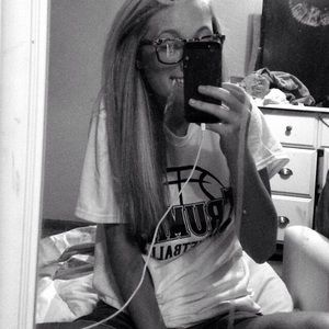 Meet your Posher, Adrianne