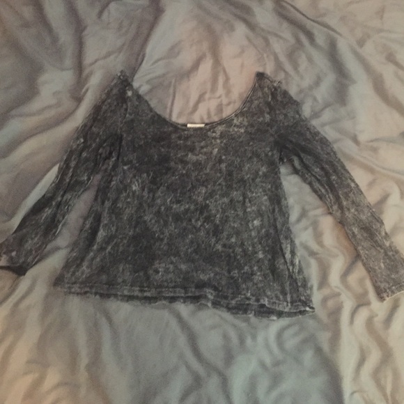 Gray flowy 3/4 sleeve shirt