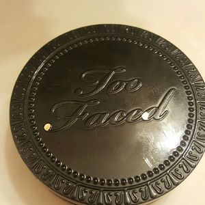 Too faced powder