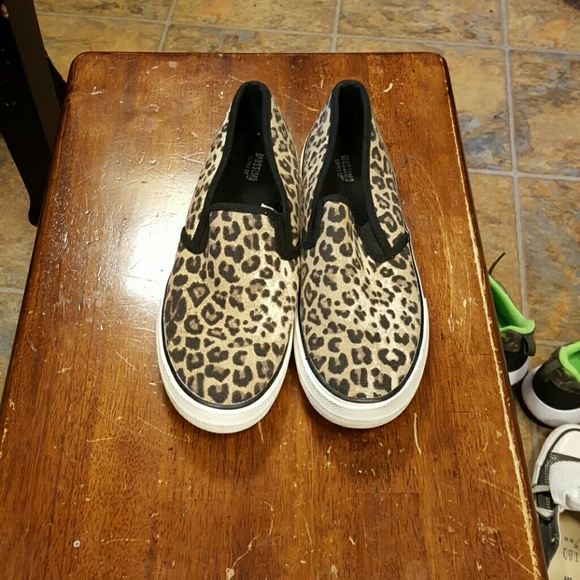 Cheetah print canvas shoes