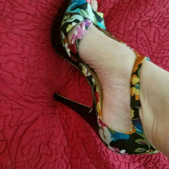 Shoes - Picture 3 of 3