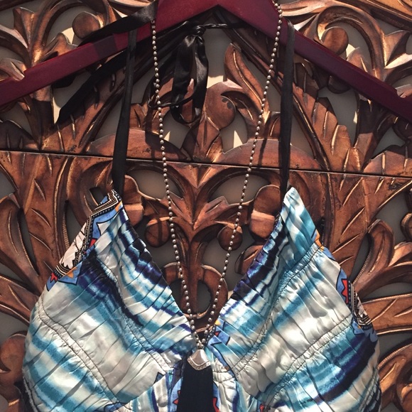 Halter top - Picture 2 of 4
