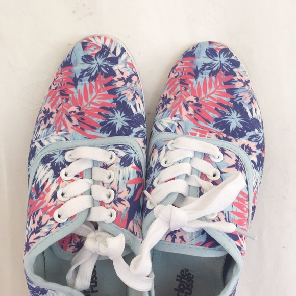 Charlotte Russe Shoes - CLOSET CLEAR OUT 🎉 HUGE BUNDLE DISCOUNT!