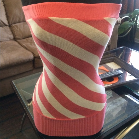 Boutique tube top. White and coral - Picture 1 of 3