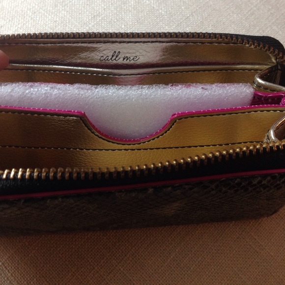 FLASH SALE Stella & Dot Snakeskin Wristlet - Picture 2 of 4