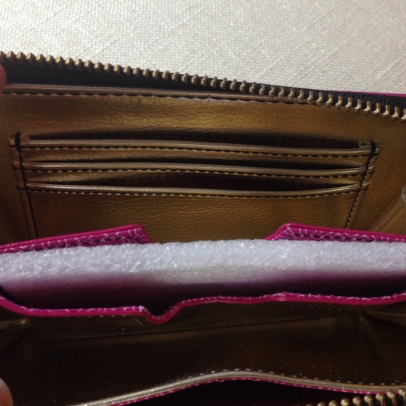 FLASH SALE Stella & Dot Snakeskin Wristlet - Picture 3 of 4