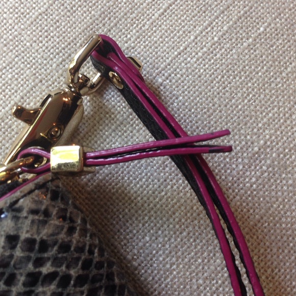 FLASH SALE Stella & Dot Snakeskin Wristlet - Picture 4 of 4